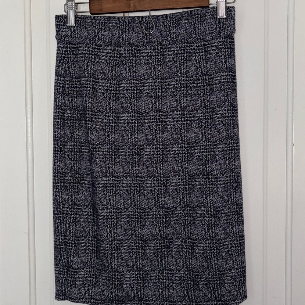 41 Hawthorne Classic Black and Gray Plaid Skirt
